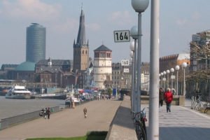 rheinuferpromenade düsseldorf